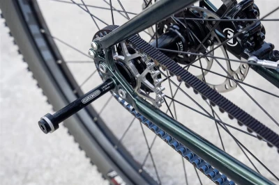 Ortlieb Thru Axle M6-Connector osa k upevnění nosičů