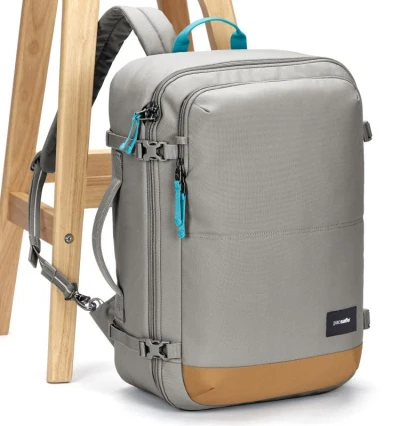 Pacsafe GO CARRY ON BACKPACK 34L stone batoh + sleva 500,- na příslušenství