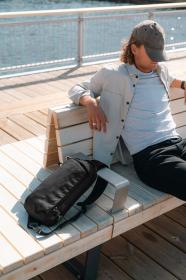 Pacsafe VIBE 325 SLING PACK jet black batoh + sleva 400,- na příslušenství