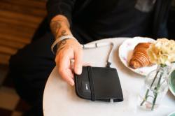 Pacsafe RFIDsafe V100 black peneženka