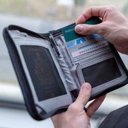 Pacsafe Peneženka RFIDsafe V150 black
