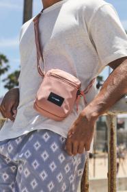 Pacsafe GO MICRO CROSSBODY rose taška
