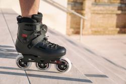 Powerslide One Zoom Black 100 kolečkové brusle + osvěžovač obuvi