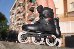 Powerslide One Zoom Black 100 kolečkové brusle + osvěžovač obuvi