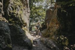 Force DOX bílá cyklistická přilba