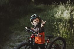 Force DROP zeleno černá downhill přilba