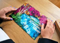 PUZZLER DŘEVO Barevný vodopád 30x21cm dekorativní skládačka 250 dílků