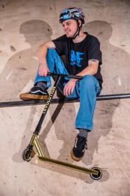 Raven Evolution Rookie Gold freestyle koloběžka