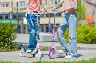 Raven Zea ABEC9 200mm skládací koloběžka s ruční brzdou
