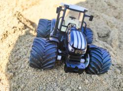 IQ model RC TRAKTOR 1/24 s kovovými prvky