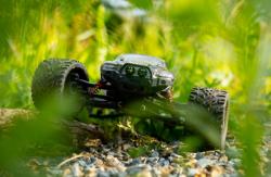 IQ models RC truggy XLH X9116 2WD žlutá