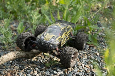 IQ models RC truggy XLH X9116 2WD žlutá