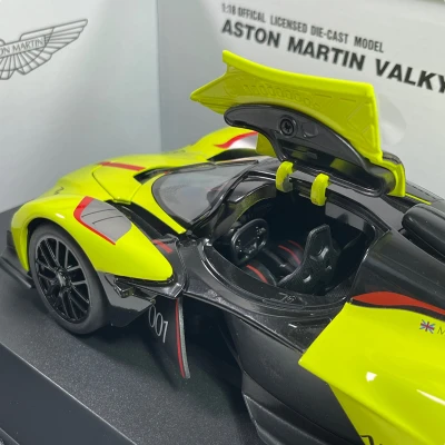RC auto Aston Martin Valkyrie 1:12