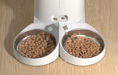 Rojeco Automatické krmítko pro zvířata 4 l v knoflíkové verzi (dvojitá miska)