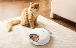 Rojeco Krmítko pro kočky F26 4 Meals Button Version s 2 ledovými balíčky (bílé)