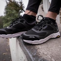 SALMING Recoil Warrior Men Black/White pánské běžecké boty + sleva 300,- na příslušenství