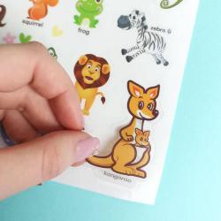 Samolepky zvířátka v ZOO Kniha plná samolepek AJ