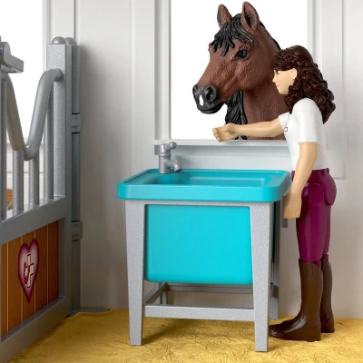 Schleich Horse Club Klinika pro koně herní set Zdravá kopyta