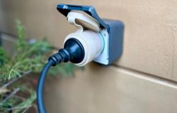 Shelly Chytrá venkovní zásuvka Plug S MTR Gen3 IP44 12A