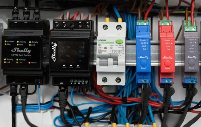 Shelly LAN Switch černý 5portový ethernetový přepínač