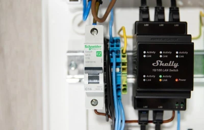 Shelly LAN Switch černý 5portový ethernetový přepínač