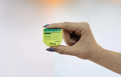 Shelly Plus RGBW PM s Wi-Fi a Bluetooth (balení po 2 kusech) ovladač LED pásků