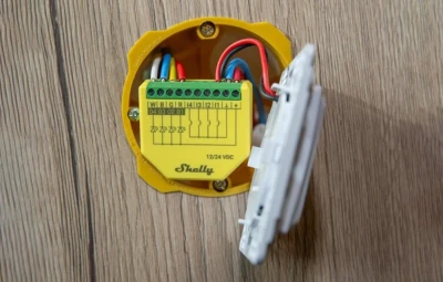 Shelly Plus RGBW PM WiFi/Bluetooth ovladač LED pásků