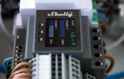 Shelly Pro Dual Cover PM černá DIN lištová dvojitá WiFi řídicí jednotka s měřením výkonu