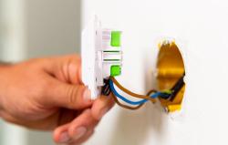 Shelly Nástenný vypínač so 4 tlačidlami (biely)