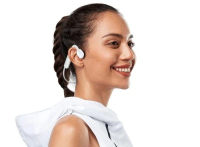 Shokz OpenMove bílá bezdrátová sluchátka s kostním vedením zvuku