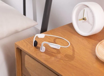 Shokz OpenMove bílá bezdrátová sluchátka s kostním vedením zvuku