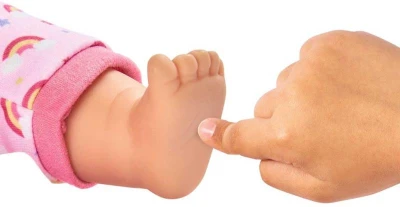 Simba Panenka Laura Tickle Baby 38cm miminko s dudlíkem na baterie Zvuk