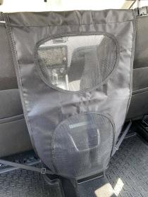 SIXTOL Ochranná síť mezi přední sedačky CAR NET CHARLIE, 70 x 47 cm