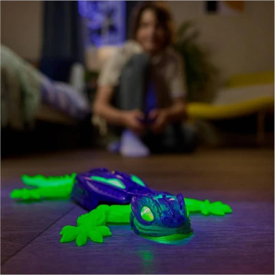 Spin Master RC Gekon lezoucí po stěnách svítící ve tmě na baterie Světlo