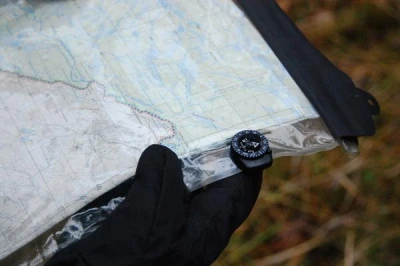 Suunto Clipper černý univerzální kompas na hodinky pro jižní polokouli