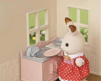 Sylvanian Families Domeček herní set s nábytkem a figurkou králíka plast
