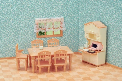 Sylvanian Families jedálenský stôl s stoličkami a kredencou nábytok doplnok k herným sadám