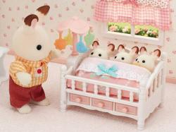Sylvanian Families postýlka s kolotočem pro trojčata nábytek doplněk k herním sadám