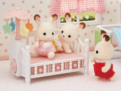 Sylvanian Families postýlka s kolotočem pro trojčata nábytek doplněk k herním sadám