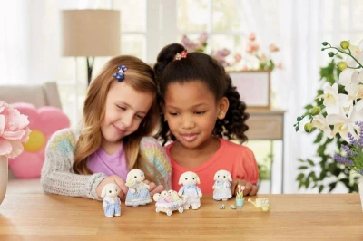 Sylvanian Families rodina Flora králiky s trojčatami set 5 figúrok králičia rodinka
