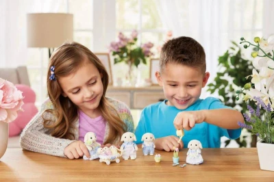 Sylvanian Families rodina Flora králiky s trojčatami set 5 figúrok králičia rodinka