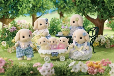 Sylvanian Families rodina Flora králiky s trojčatami set 5 figúrok králičia rodinka