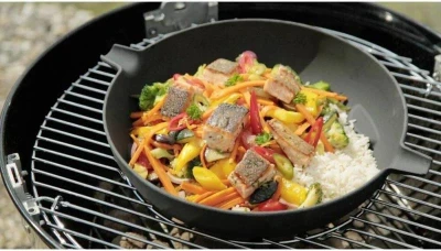 Tepro černá litinová grilovací WOK pánev, průměr 35,3 cm