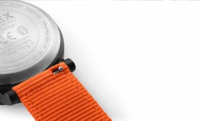 Timex Metropolitan+, s hnědým koženým řemínkem