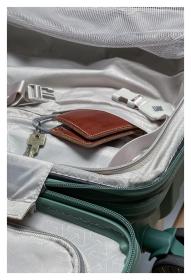 Travelite Elvaa 4w S Green kufr + kosmetická taštička zdarma