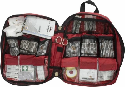 Travel Safe L červený batoh na sestavení lékárny