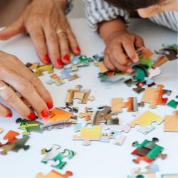 Trefl PUZZLE Tlapková patrola na trávníku 33x22cm skládačka 60 dílků