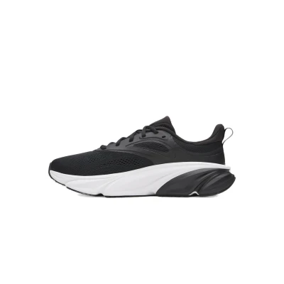 Under Armour UA Rogue 6 M black/black/white pánské běžecké boty