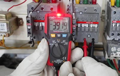 UNI-T UT125C červeno-šedý kapesní digitální multimetr