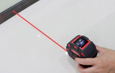 UNI-T LM60T červeno-šedý laserový dálkoměr